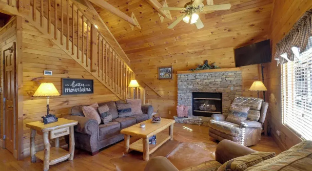 Gatlinburg Scenic Cabin w/ Hot Tub 2 Mi to Dtwn!