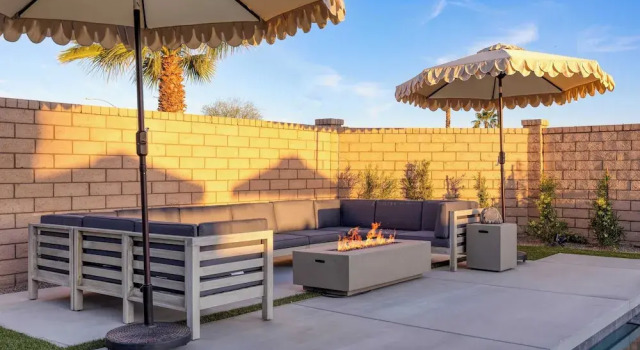 Коттедж Sleeps 16! Pool Oasis w/ Game Room, Hot Tub, Fire Pit Desert Eden by Avantstay