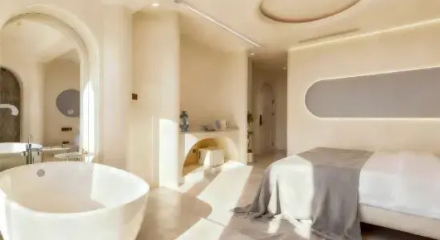Люкс Lis Amman Holiday Villa Seaview Pool Estate Hotel (Erhai Airport Branch)