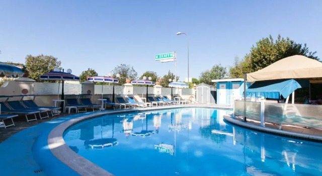Hotel Zenith, Забронировать Отель Отели Червия с питанием, Пансион