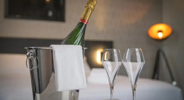 Номер Prestige Le Magic Hôtel & Spa - Centre Historique - Climatisation - Parking - Bornes de recharge