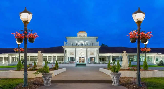 Four Seasons Island Resort, Boek Resort Norway Michigan