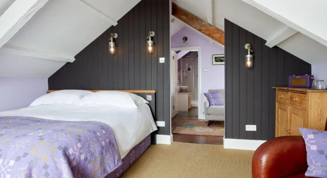 Полулюкс Harbourmaster Hotel