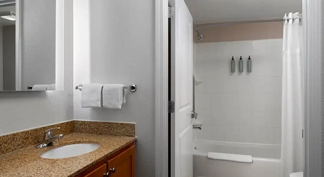 Двухместный люкс c 1 комнатой Residence Inn Neptune at Gateway Center