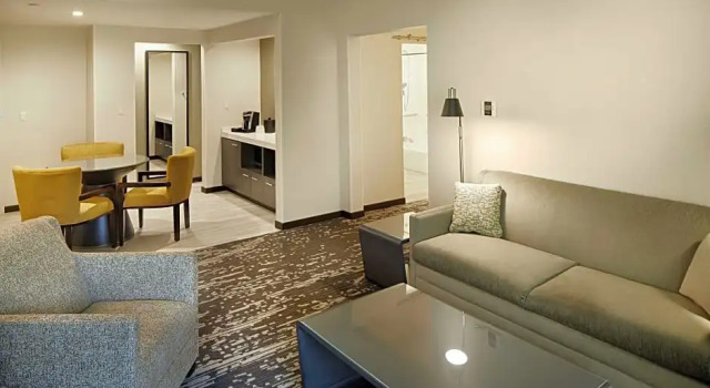 Двухместный люкс клубный Premium c 1 комнатой Hilton Garden Inn Roslyn