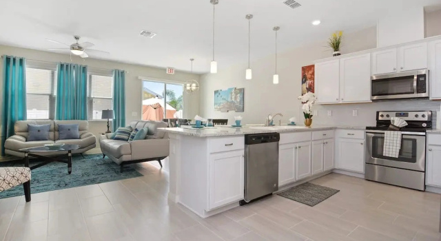 Коттедж Four Bedroom Sleeps 10 w Gameroom 5152a