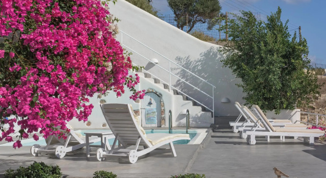 Коттедж с 3 комнатами White Cave Private Villa