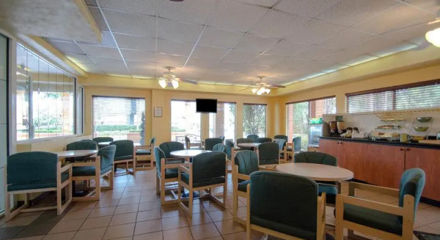 Люкс Standard Quality Inn Sarasota North Near Lido Key Beach