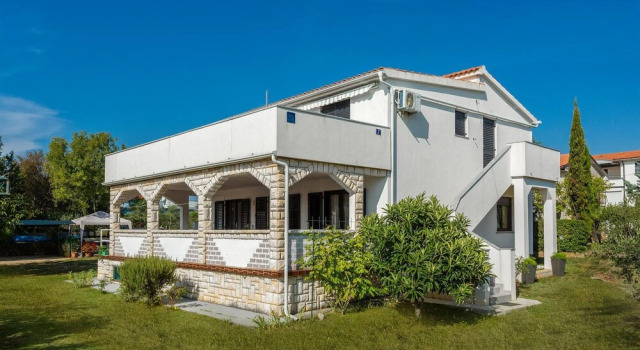 Stunning Home in Pinezici With Wifi and 3 Bedrooms, Prenota Hotel Hotel a Isole Quarnerine con parcheggio, Parcheggio