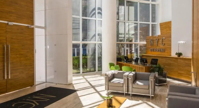 Slaviero Suites NYC Berrini, Забронировать Отель Отели Сан-Пауло с бассейном, рядом с Торговый центр Cidade Jardim, Бассейн