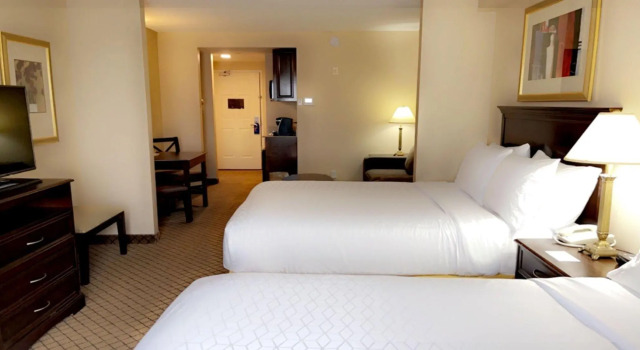 Четырёхместный люкс Holiday Inn Express & Suites Huntsville by IHG