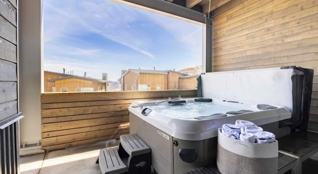 Коттедж с 4 комнатами с балконом Silverado by Avantstay Snowboarder's & Skiers Paradise w/ Hot Tub, Views & Easy Slope Access!