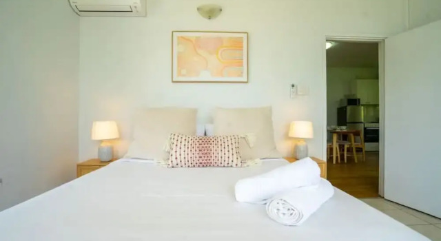 NIGHTCLIFF RETREAT -  Stylish 2BR Apt