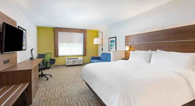 Люкс Deluxe Holiday Inn Express & Suites La Grange by IHG