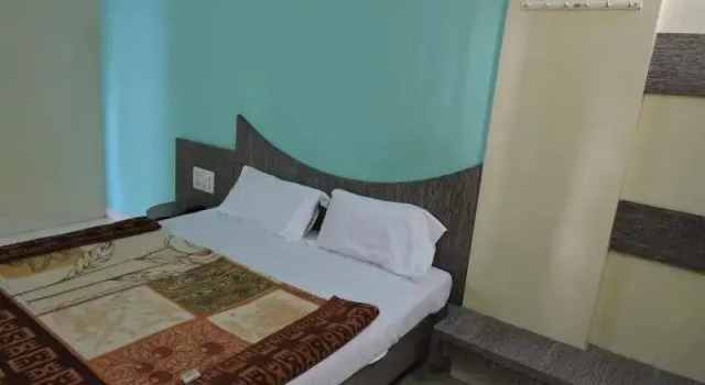 Hotel Sai Tulsi, Забронировать Отель Ширди штат Махараштра, рядом с Железнодорожный вокзал Сайнагар