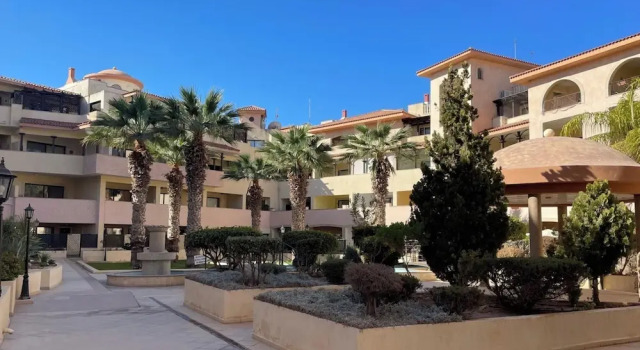 2 Bed Townhouse Sleeps 4 - Pool - Patio & Balcony, Rezerwuj Apartament Hotele w Pafos z parkingiem, w pobliżu Paphos Archaeological Park, Parking