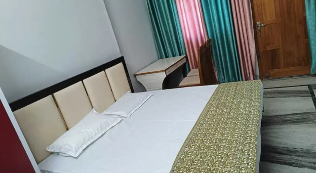 Arya Holiday Home