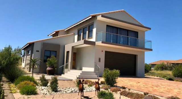 Коттедж Luxury Steenbokkie Holiday Home