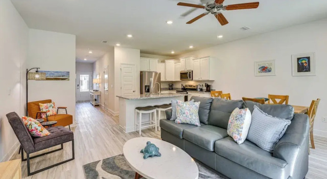 Апартаменты Santa Rosa Beach Townhome ~ 4 Mi to Beach!