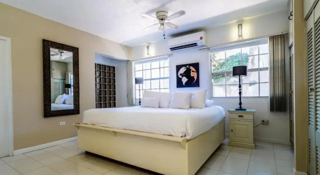Large Villa With View! Private Pool Free Utilities!