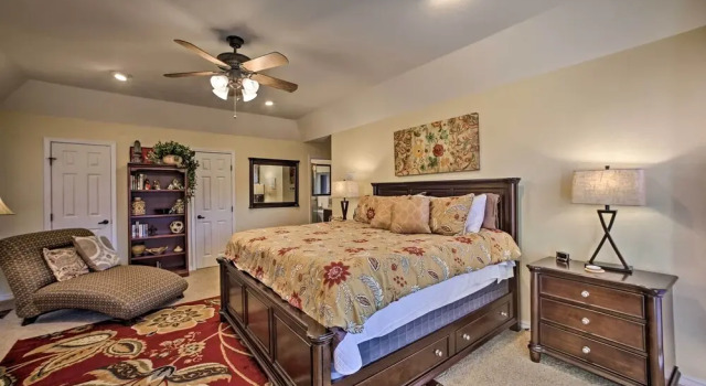 Коттедж Lakefront Retreat w/ Dock & Beach: 2 Miles to Golf
