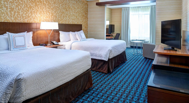 Четырёхместный люкс Fairfield Inn & Suites by Marriott Detroit Troy
