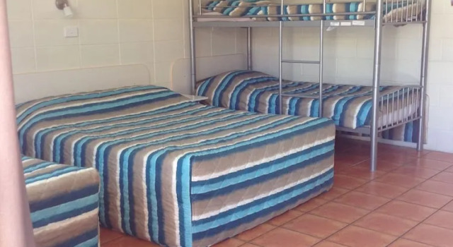 Четырёхместный семейный номер Standard Sunburst Motel