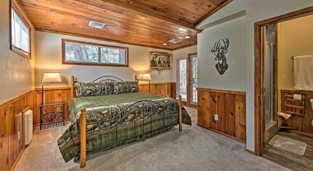 Коттедж с 3 комнатами 2 Decks & Game Room: Expansive Family Cabin
