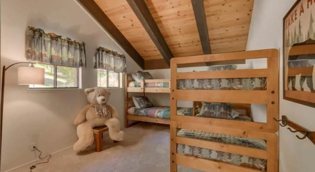 The Knotty Bear - Three Bedroom Home, Забронировать Отель Саут-Лейк-Тахо South Lake Tahoe Area, рядом с Ганбаррел Экспресс