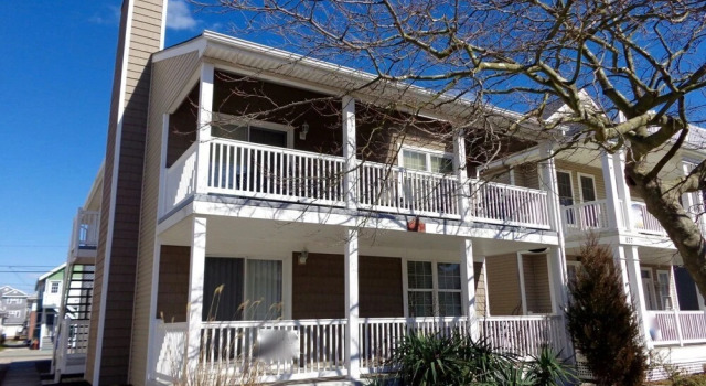 OC835 Brighton Place-2, Забронировать Отель Отели Оушен-Сити с парковкой, рядом с Shriver's Salt Water Taffy &amp; Fudge, Парковка
