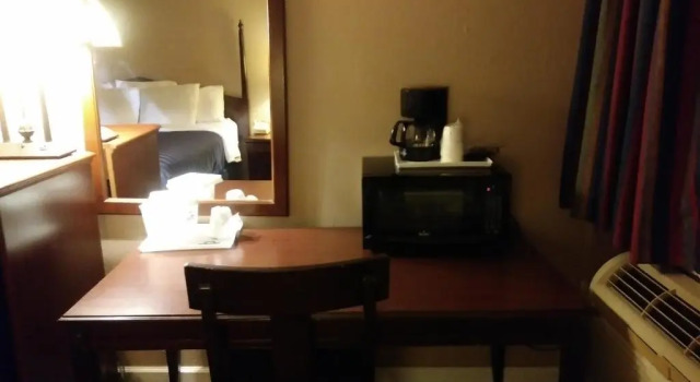 Четырёхместный номер Standard Days Inn by Wyndham Hot Springs