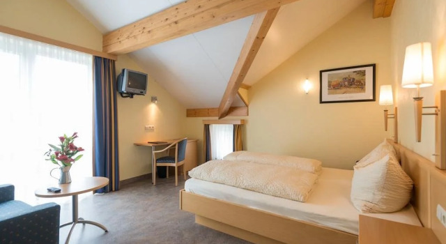 Hotel Burg Hof, Забронировать Отель Отели в центре Бург-Ройланд, в центре