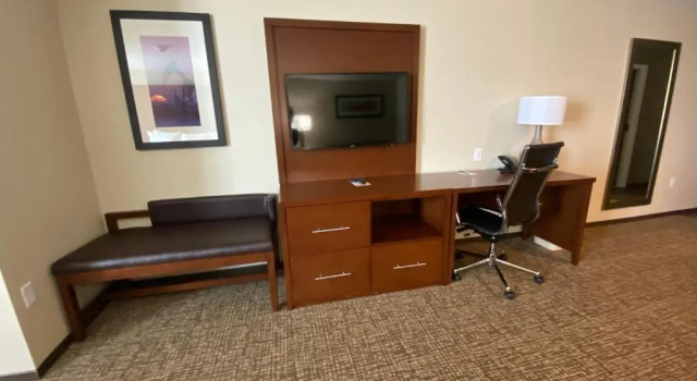 Люкс Comfort Suites Midland West