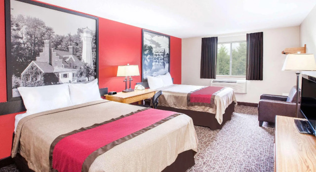 Четырёхместный номер Standard Super 8 by Wyndham West Branch
