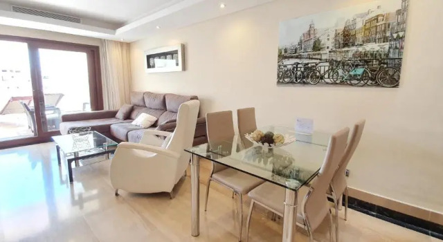Luxury Beach Front Penthouse with own pool.BP9, Забронировать Отель Эстепона Коста-дель-Соль, рядом с Playa El Padrón