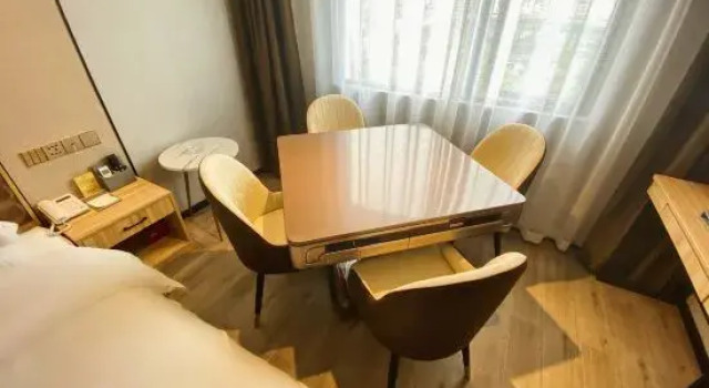 Huaxi Hotel (Guiyang Railway Station Vientiane City Shopping Center), Забронировать Отель Отели Хуаси с парковкой, Парковка