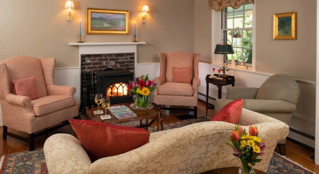 Candleberry Inn on Cape Cod, Забронировать Отель «постель и завтрак» Отели Массачусетса 4 звезды, 4*