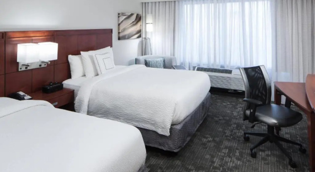 Четырёхместный номер Standard Courtyard by Marriott Alexandria Old Town/Southwest
