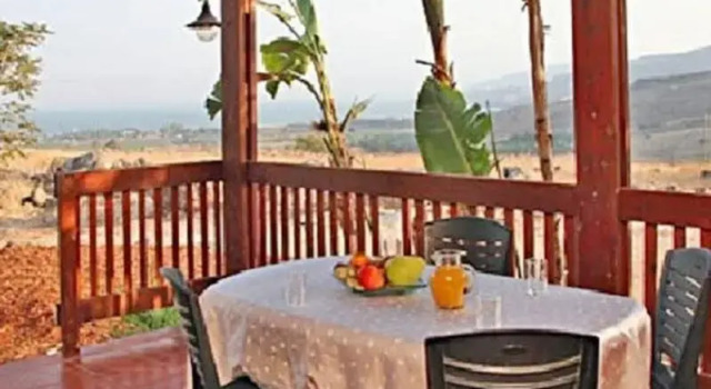 Mul Kinneret Livnim Suites