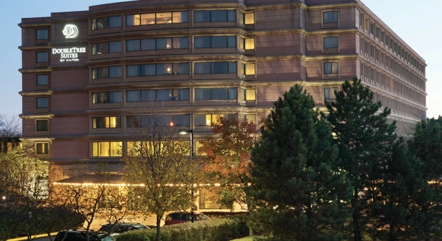 DoubleTree Suites by Hilton Hotel & Conference Center Chicago-Downers Grove, Забронировать Отель Отели Иллинойс 4 звезды, 4*