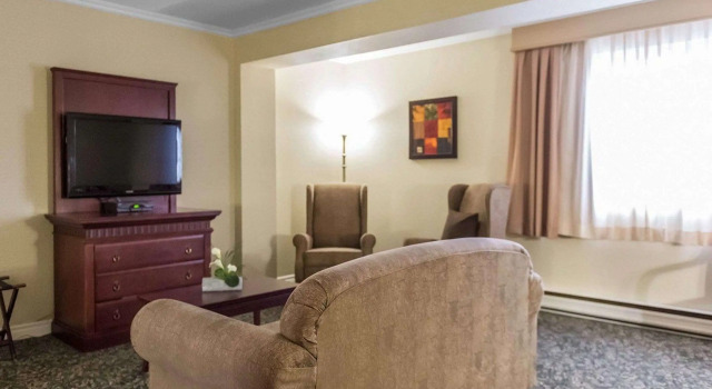 Quality Inn Mont-Laurier, Buchen Sie Hotel Hotels in Québec mit Pool, Schwimmbad