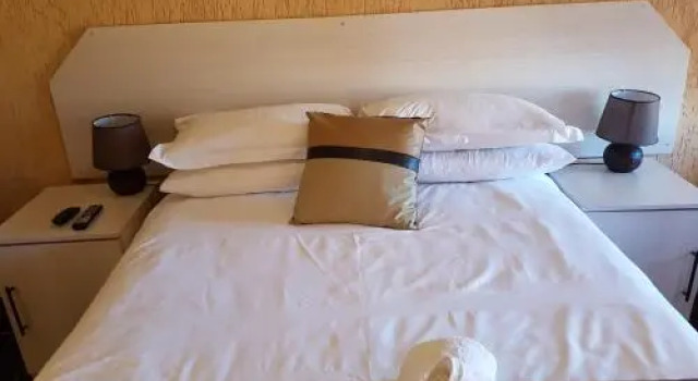 Refiloe Guesthouse, Забронировать Отель Лерибе Лесото