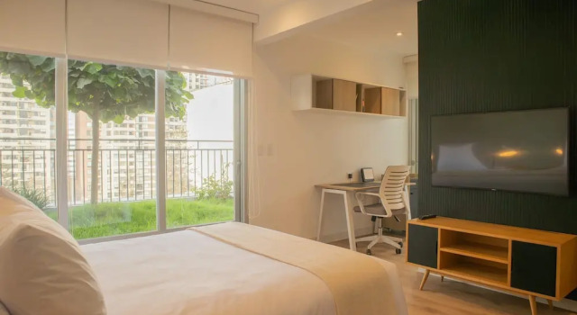 w Inviting 3BR w Balcony in Hip Miraflores, Забронировать Апартаменты/квартира Отели в центре Мирафлореса, в центре, Парковка