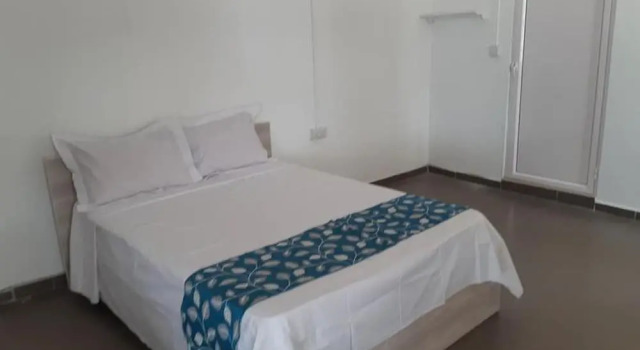 A Single Room in a Nice Palais, Забронировать Гостевой дом Гостевые дома Гран-Бэ, рядом с Tamil Surya Oudya Sangam Temple, Гостевой дом