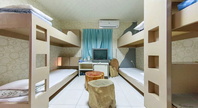 Кровать в общем номере Dajenshan Hotel