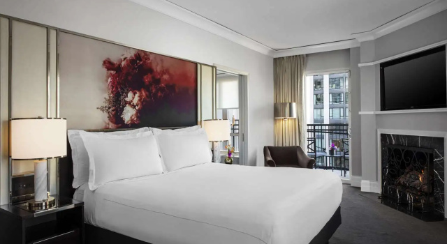 Двухместный номер с камином с террасой Waldorf Astoria Chicago