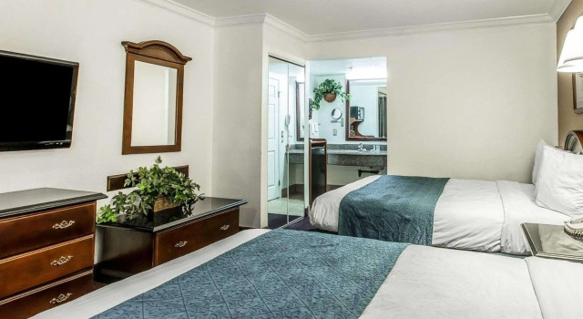 Четырёхместный номер Standard Quality Inn Hemet - San Jacinto