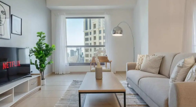 Homely Apt Steps Away to the Beach, JBR, Забронировать Отель Джумейра , рядом с Dubai Marina Yacht Club