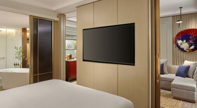 Двухместный полулюкс c 1 комнатой с балконом Fairmont Hanoi