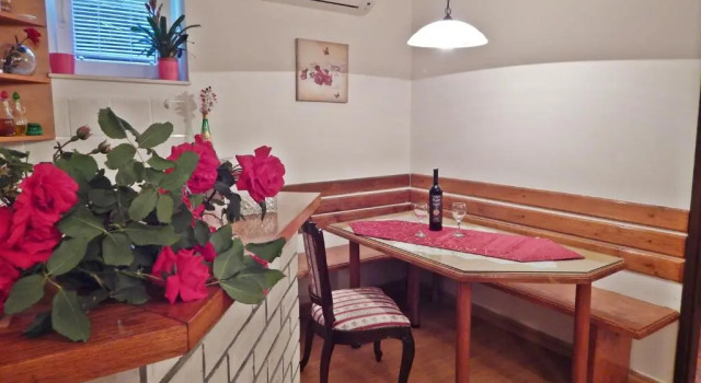 Апартаменты Цокольный этаж c 1 комнатой Apartments Emi